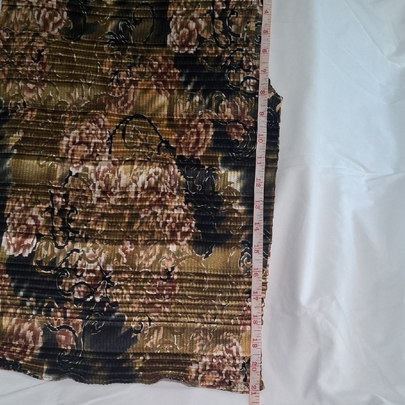 NICOLA Tan Ribbed Fitted Tank Top with Mandarin Collar - Picture 6 of 6